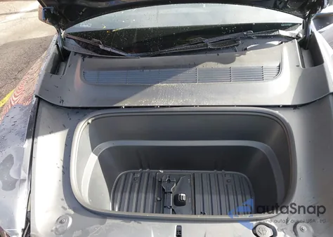 2026 Tesla Model Y Long Range Dual Motor All-Wheel Drive z USA, uszkodzony, nr VIN 7SAYGDED2TF385362